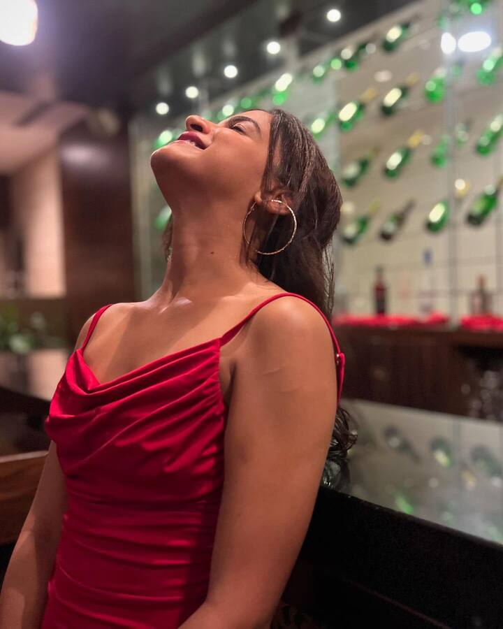 नुकतेच तिने तिच्या सोशल मीडियावर काही फोटो शेअर केले आहेत.