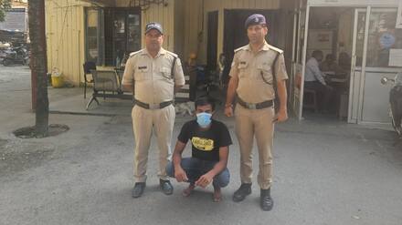 देहरादून पुलिस ने बांग्लादेशी नागरिक को पकड़ा, अवैध ढंग से दिल्ली समेत कई शहरों में रह चुका है आरोपी देहरादून पुलिस ने बांग्लादेशी नागरिक को पकड़ा, अवैध ढंग से दिल्ली समेत कई शहरों में रह चुका है आरोपी