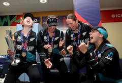 T20 WC:  સાઉથ આફ્રિકાને હરાવીને વિશ્વ વિજેતા બન્યું ન્યૂઝીલેન્ડ, જુઓ ટીમની ઉજવણીની તસવીરો