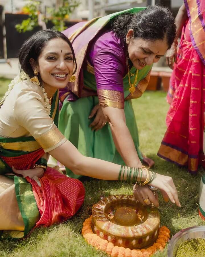 इन तस्वीरों में शोभिता ट्रेडिशनल लुक में नजर आईं। उन्होंने इसे कैप्शन दिया,