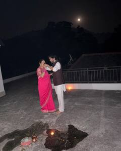 करवाचौथ पर विक्रांत मैसी ने यूं  लुटाया पत्नी पर प्यार, तीसरी तस्वीर देख फैंस हुए फिदा, बोले - ‘ये है सच्चा प्यार’