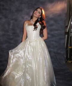 Palak tiwari: વ્હાઈટ ગાઉનમાં પ્રિન્સેસ લાગી પલક તિવારી, જુઓ તસવીરો