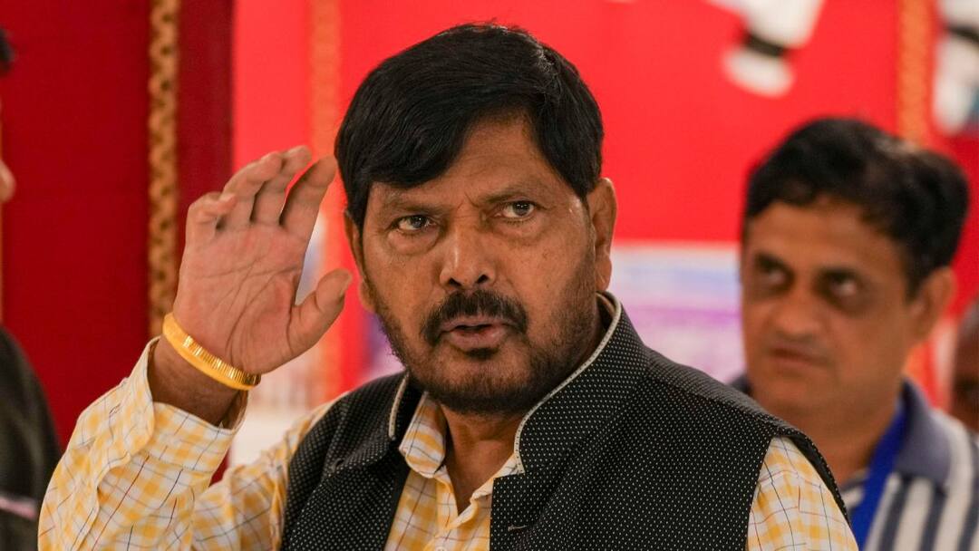 Vidjhan Sabha Election 2024 Mahayuti RPI not Happy with seat sharing Maharashtra Marathi News महायुतीतील मित्रपक्ष रुसला; आमच्यावर वारंवार अन्याय केला तर भाजपला परिणाम भोगावे लागतील, थेट इशारा