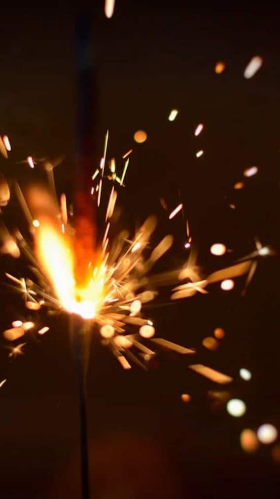 दिवाली के पॉल्यूशन से कैसे बचें बुजुर्ग?