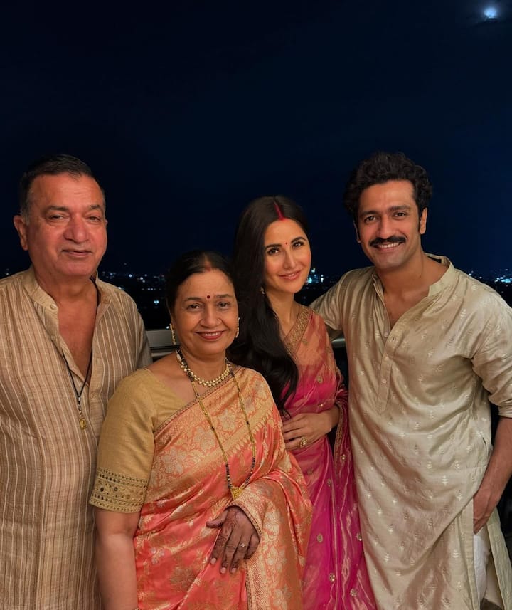 Katrina Kaif also celebrated Karva Chauth with husband Vicky Kaushal. She was looking very beautiful wearing a red saree, vermillion in her hair, bindi on her forehead and mangalsutra around her neck. On this occasion, she was also seen taking blessings from her mother-in-law.