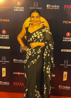 MAMI ફિલ્મ ફેસ્ટિવલમાં ‘મંજુલિકા’નો દેખાયો ટ્રેડિશનલ અવતાર, બ્લેક સાડીમાં પૉઝ વાયરલ