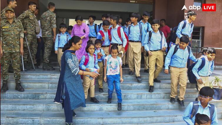 Threat to bomb CRPF schools across the country, message was sent through mail देशभर के CRPF स्कूलों को बम से उड़ाने की धमकी, मेल के जरिए भेजा गया था संदेश