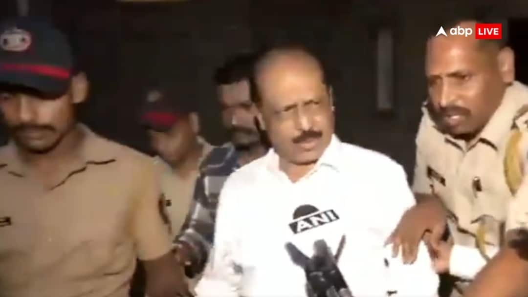 एनकाउंटर स्पेशलिस्ट और पूर्व पुलिस अधिकारी सचिन वाजे को राहत, HC ने दी जमानत Sachin Waze Bombay HC grants bail in corruption case एनकाउंटर स्पेशलिस्ट और पूर्व पुलिस अधिकारी सचिन वाजे को राहत, HC ने दी जमानत