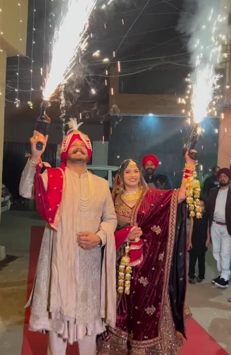 ਦੱਸ ਦੇਈਏ ਕਿ ਪੰਜਾਬੀ ਅਦਾਕਾਰ ਦੇ ਵਿਆਹ ਵਿੱਚ ਗੁਰਲੇਜ ਅਖਤਰ ਅਤੇ ਜੋਤੀ ਨੂਰਾਂ ਨੇ ਸ਼ਾਨਦਾਰ ਪਰਫਾਰਮ ਕੀਤਾ। ਉਨ੍ਹਾਂ ਨੇ ਆਪਣੀ ਗਾਇਕੀ ਨਾਲ ਵਿਆਹ ਦੇ ਜਸ਼ਨ ਨੂੰ ਹੋਰ ਵੀ ਖਾਸ ਬਣਾ ਦਿੱਤਾ।