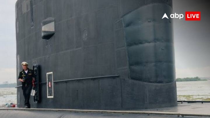 उफा सब्मरीन का पूरा नाम है उफा डिजिटल इलेक्ट्रिक सबमरीन. जहां साल 2019 में यह सब्मरीन लॉन्च हुई तो वहीं 2022 में इसे नौसेना में भी शामिल किया गया. ये रूस की सबसे जबरदस्त हमलावर सब्मरीन में से एक है.