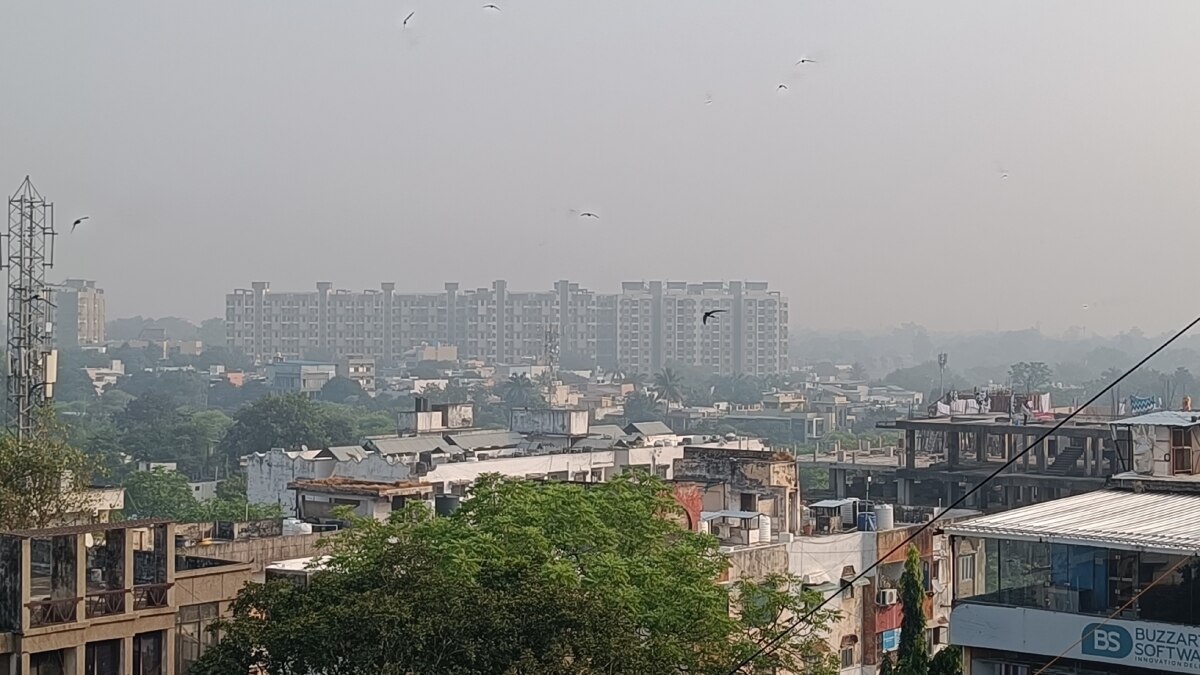 UP Ka Mausam: यूपी में दिवाली से पहले बदलेगा मौसम, इन जिलों में बारिश के आसार, अब बढ़ेगी सर्दी