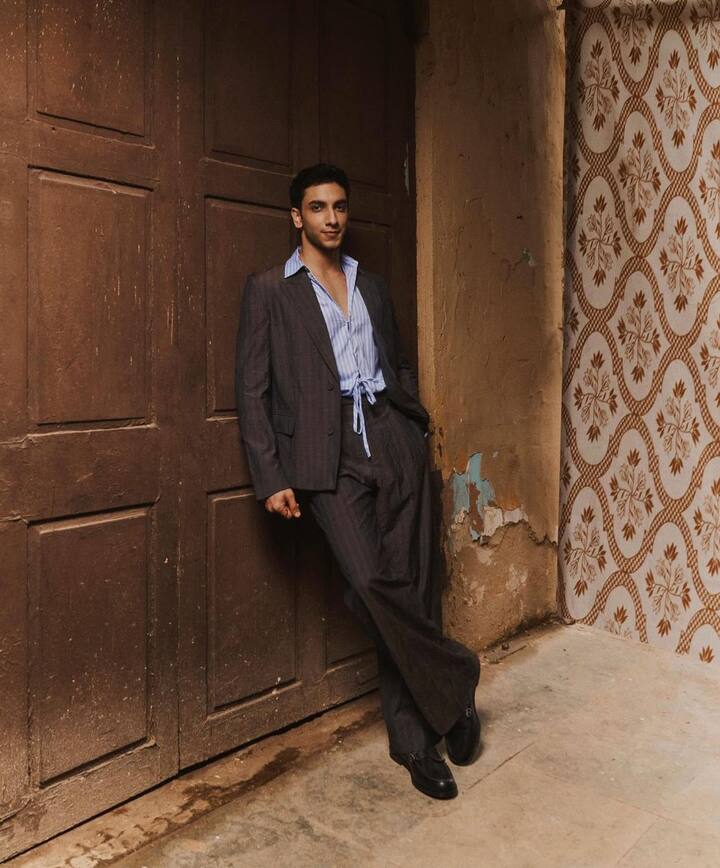 Vedang kicked off the movie promotions in a full look from Dior Homme's Spring/Summer 2024 collection, featuring a knotted shirt.