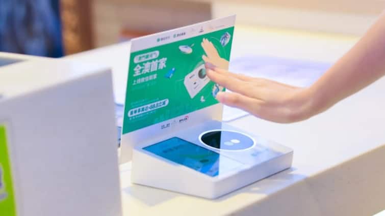 Palm-scanning payment system in action