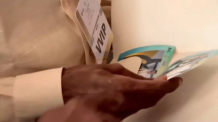 చంద్రబాబుతోపాటు రామ్మోహన్ నాయుడు, బీసీ జనార్దన్తో కలిసి దిగిన ఫొటోను క్లిక్మనిపించి అందజేశారు.