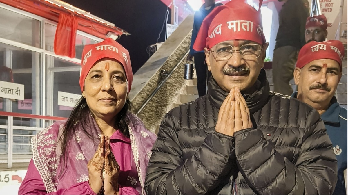 अरविंद केजरीवाल ने पत्नी सुनीता केजरीवाल के साथ माता वैष्णो देवी के किए दर्शन, क्या कामना की?