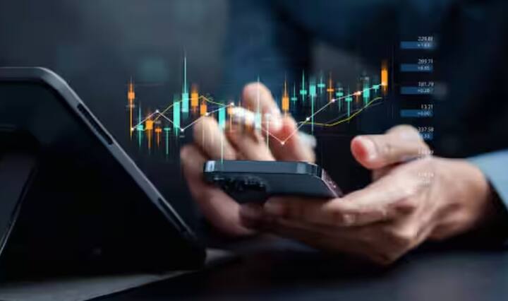 Small cap Stock to buy : एचडीएफसी सेक्युरिटीज (HDFC Securities) या ब्रोकरेज फर्मने वाटेक वाबाग (Va Tech Wabag) या कंपनीत गुंतवणूक करण्याचा सल्ला दिला आहे. आगामी तीन ते सहा महिन्यांसाठी गुंतवणूक केल्यास हा शेअर चांगला परतावा देऊ शकतो, असा दावा एचडीएफसी सेक्युरिटीजने केला आहे.