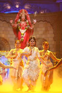 ZEE MARATHI AWARD 2024 देवींच्या अवतारात नायिकांचं धमाकेदार सादरीकरण !