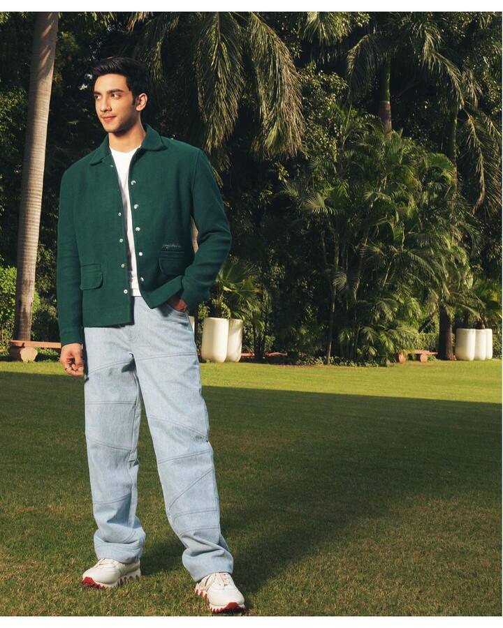 He also opted for a casual yet stylish look, wearing a green jacket over a white t-shirt and light blue denim jeans.