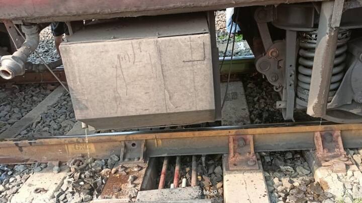 घटनेवेळी रेल्वेचा वेग कमी असल्याने दुर्घटनेची तीव्रता कमी आहे.