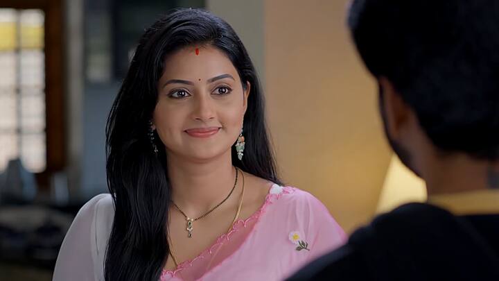 క్రిష్ ను చూసి పొట్ట వస్తోంది బ్రో పెళ్లైందా అంటాడు.. ఇంతలో సత్య రావడం చూసి అలానే చూస్తుండిపోతాడు