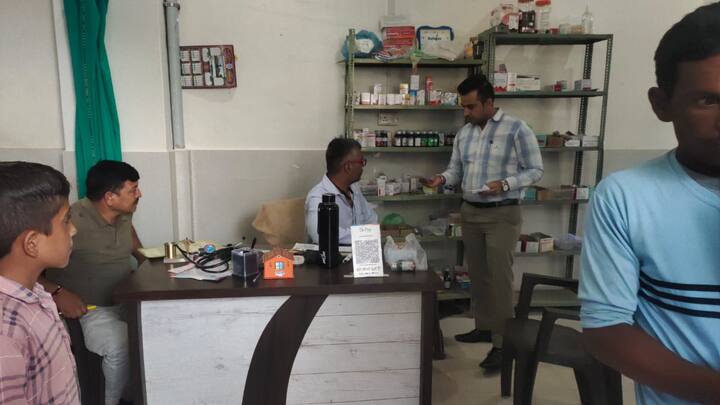 चिकित्सा एवं स्वास्थ्य विभाग की टीम ने तिंवरी खंड के बालरवा गांव में कार्रवाई की. उप मुख्य चिकित्सा एवं स्वास्थ्य अधिकारी डॉ प्रीतम सिंह सांखला ने बताया कि शिकायत पर टीम आज बालरवा गांव में पहुंची.