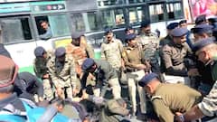 सचिवालय की तरफ बढ़ रहे दृष्टिहीनों को शिमला पुलिस ने रोका, सड़क से घसीटकर हटाया