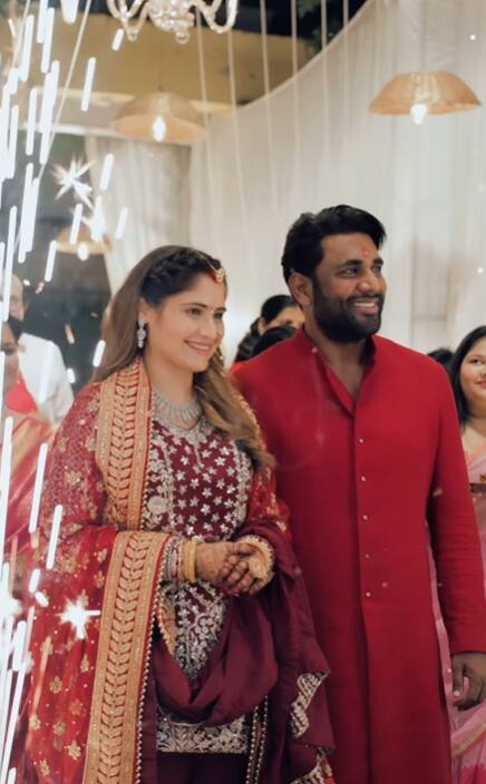 बता दें कि आरती सिंह इसी साल दीपक चौहान संग सात फेरे लिए थे. दोनों की शादी मुंबई में धूमधाम से हुई थी.
