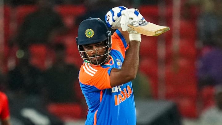 Sanju Samson Team India: संजू सैमसन ने टी20 विश्व कप 2024 के फाइनल को लेकर बड़ा खुलासा किया है. सैमसन ने बताया कि टॉस से ठीक पहले वे प्लेइंग 11 से बाहर हो गए थे.