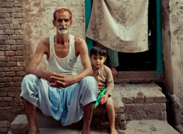 अंडमान गांव भारत की अनोखी जगहों में से एक है जिसकी अपनी अनोखी परंपराएं हैं। जूते-चप्पल न पहनने की ये परंपरा इस गांव की पहचान बन गई है. हालाँकि, यह नियम सभी के लिए सही नहीं हो सकता है।