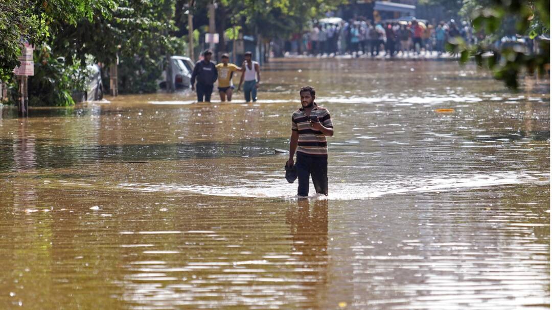 Bengaluru Floods 5 Dead As Rain Batters IT Hub Oppn JD S Says mini Venice floating Into Future Bengaluru Floods: 5 Dead As Rain Batters IT Hub; Oppn Says 'Venice Floating Into Future'