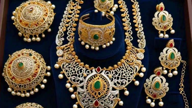 Gold And Silver price Today Oct 22nd 2024 in Tamilnadu and rupees in Chennai How much silver price Gold - Silver Rate: புதிய உச்சத்தில் வெள்ளி விலை..! குறைந்த தங்கம் விலை: இன்று எவ்வளவு விற்பனை தெரியுமா.?