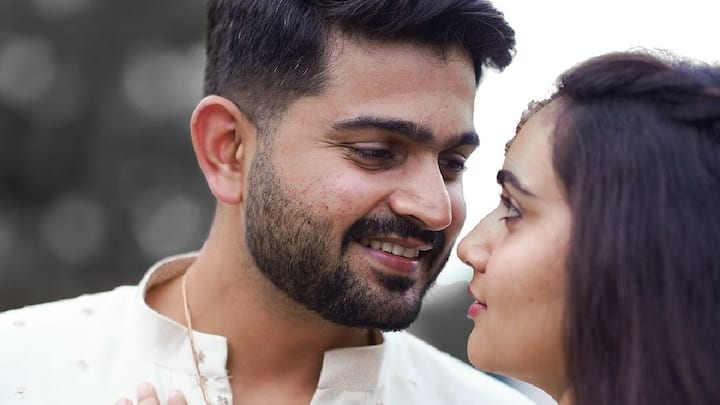 Pavan Sidhu Real Life Girl Friend : అర్థమైందా అరుణ్ కుమార్ సీజన్ 2లో పవన్ సిద్దూ హీరోయిగా చేస్తున్నాడు. సీజన్​లో గర్ల్​ఫెండ్ర్​తో గొడవ పడుతున్న సిద్ధూ.. రియల్ లైఫ్​ గర్ల్​ ఫ్రెండ్​తో ఇచ్చిన ఫోజులివే.