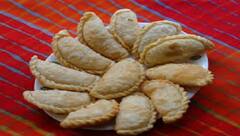 Diwali Recipe: દિવાળીના પર્વની પરંપરાગત મીઠાઇ, માવાના ઘુઘરાની જાણો રેસિપી, આ રીતે બનાવો ઘર