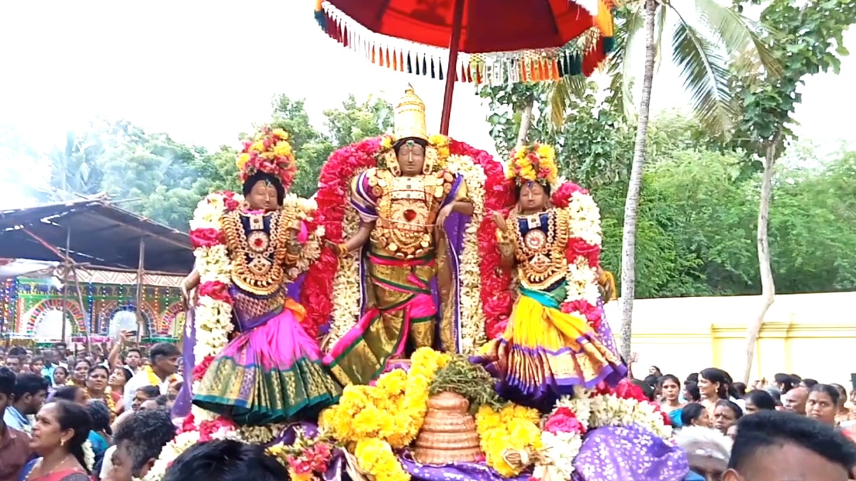 கொட்டும் மழையில் நடைபெற்ற தில்லையாடி ராஜகோபால சுவாமி கோயில் மகா கும்பாபிஷேகம்