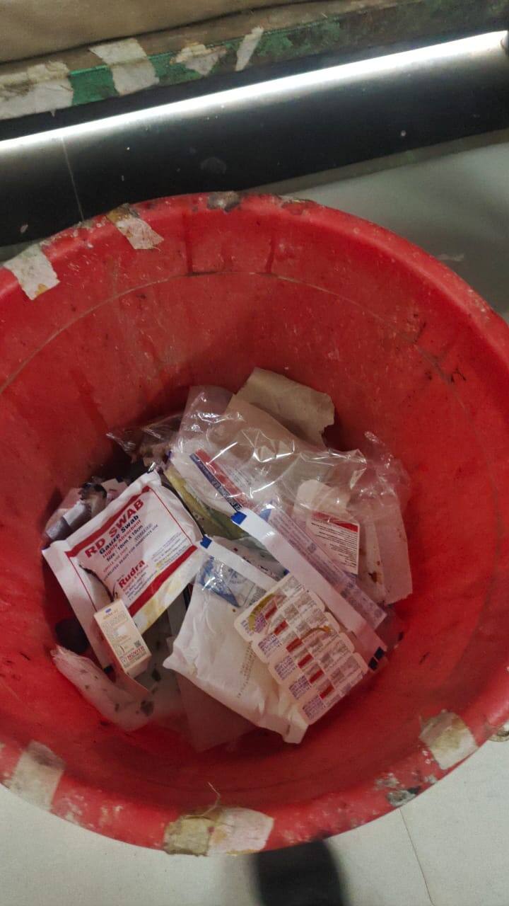 शिकायत मिलने पर सरकारी डॉक्टर्स और मेडिकल स्टाफ के खिलाफ कार्रवाई हो रही है. सूचना है कि अवैध प्रैक्टिस करने वाले डॉक्टर्स सरकार की ओर से मिलने वाली मुफ्त दवा का भी शुल्क वसूल रहे हैं. ग्रामीण क्षेत्र की गरीब और भोली-भाली जनता को इलाज के नाम पर लूटा जा रहा है.