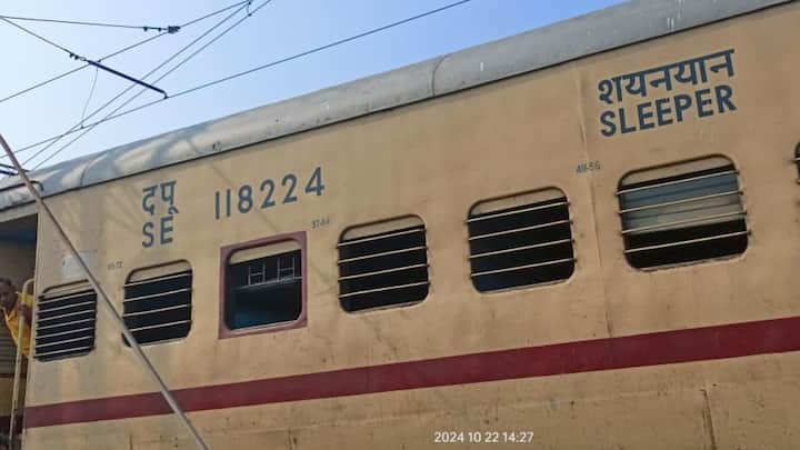 यामध्ये  एस टू आणि पार्सलचा एक डब्ब्याचा समावेश आहे...