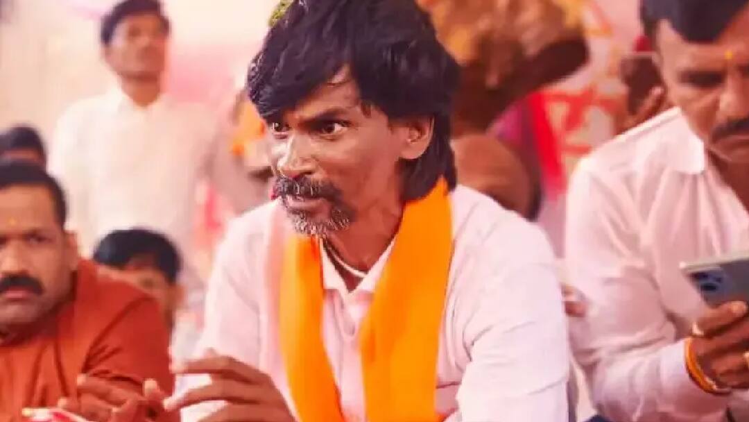 Maharashtra Assembly Election 2024 Jalna leader of Sharad Pawars group Chandrakant Danve Meet Manoj Jarange in Antarvali Sarati Manoj Jarange: आंतरवाली सराटीत मध्यरात्रीच्या गाठीभेटी सुरुच, शरद पवार गटाचा नेता आणि दानवेंचा विरोधक मनोज जरांगेंच्या भेटीला