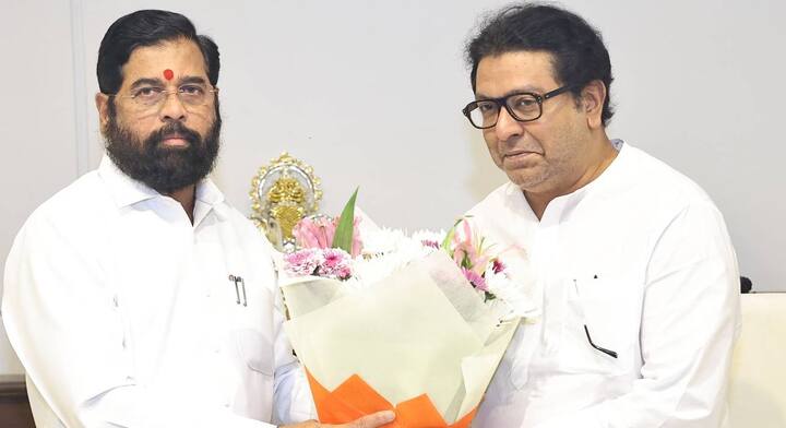 अमित ठाकरे  माहीम विधानसभा निवडणूक लढवणार असल्यानं शिवसेनेचं टेन्शन वाढलं आहे. माहीम विधानसभेत सदा सरवणकर विद्यमान आमदार आहेत.