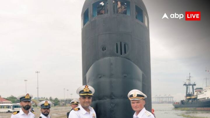 उफा सब्मरीन के भारत में पहुंचने पर रूसी दूतावास ने कहा कि बिजनेस कॉल के चलते प्रशांत बेड़े के जहाज की एक टुकड़ी भारत के कोच्चि बंदरगाह पर पहुंची है. इन जहाजों में डीजल इलेक्ट्रिक सब्मरीन उफा और बचाव तुग अल्ताऊ है.