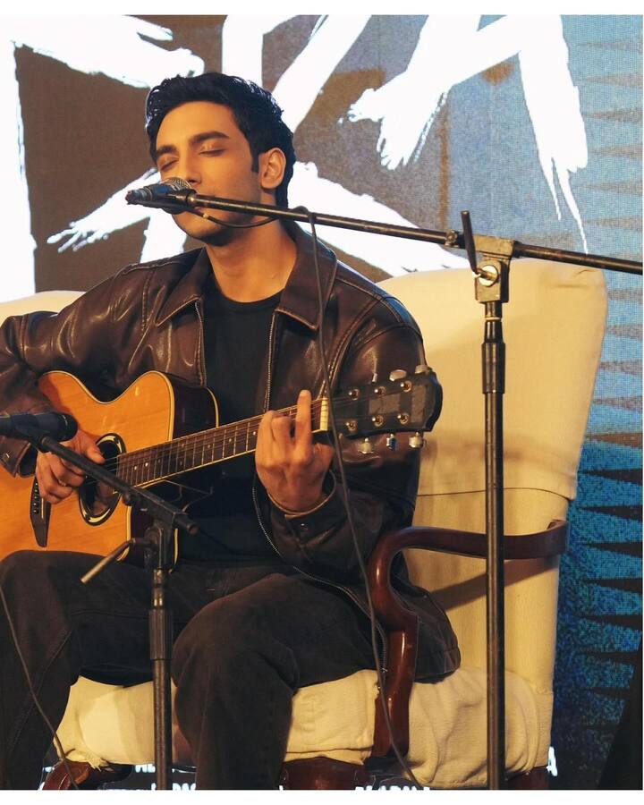 For Jigra’s press rounds in Delhi, Vedang wore a stylish brown leather jacket paired with a black t-shirt and brown suede pants.