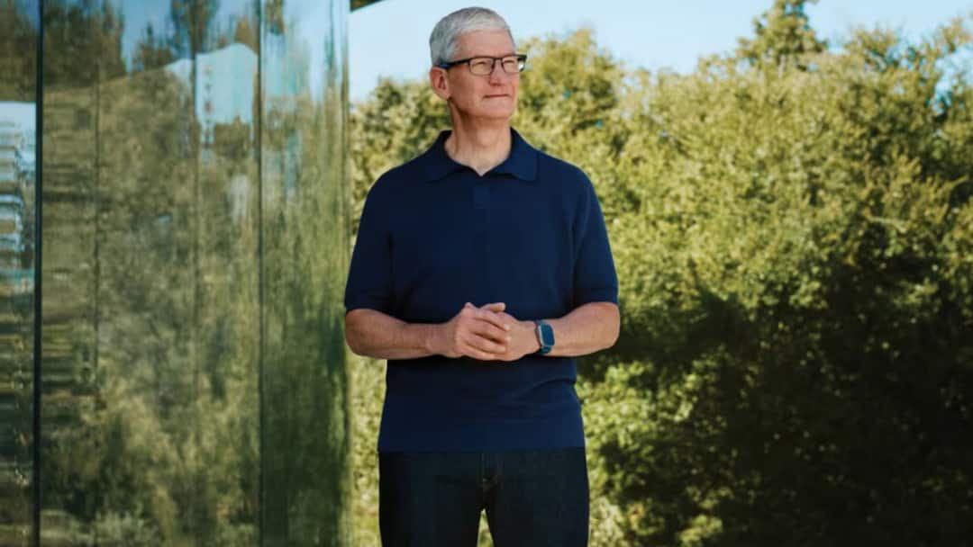 Apple’s Tim Cook May Step Down Sooner Than Expected: New CEO Might Be…