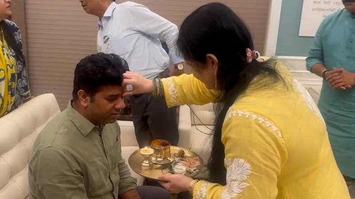 याच वेळी बाकी उमेदवारांचं देखील औक्षण करण्यात आलं.