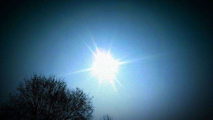 কন্যা রাশিতে যাত্রা শেষ করার পর, সূর্য তুলা রাশিতে প্রবেশ করেছে ১৭ অক্টোবর সকাল ৭টা ২৭ মিনিটে। জ্যোতিষশাস্ত্র অনুসারে, সূর্যের রাশি পরিবর্তনের কারণে অনেক রাশির স্বাস্থ্য ও আর্থিক সমস্যা হতে পারে। এক মাস সূর্য ভারী থাকবে-