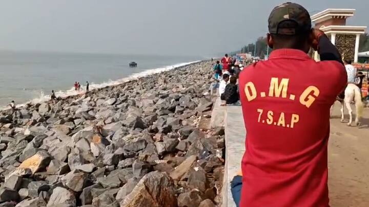 ২৫ অক্টোবর দুর্যোগের সবথেকে বেশি আশঙ্কা রয়েছে দুই মেদিনীপুর, দক্ষিণ ২৪ পরগনা এবং ঝাড়গ্রামে। এই জেলাগুলিতে লাল সতর্কতা জারি করা হয়েছে।