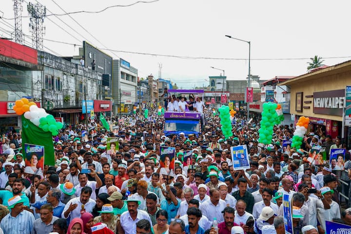 Accompanied by her mother, Congress Parliamentary Party chairperson Sonia Gandhi, and brother Rahul Gandhi, the Leader of Opposition, Priyanka led a massive roadshow in Kalpetta. (Credit: PTI)