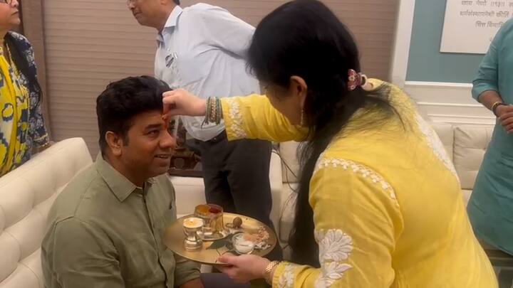 अमित ठाकरेंना उमेदवारी जाहीर झाल्यानंतर आज शिवतीर्थ या निवासस्थानी मनसैनिकांनी उपस्थित राहून त्यांना शुभेच्छा दिल्या.