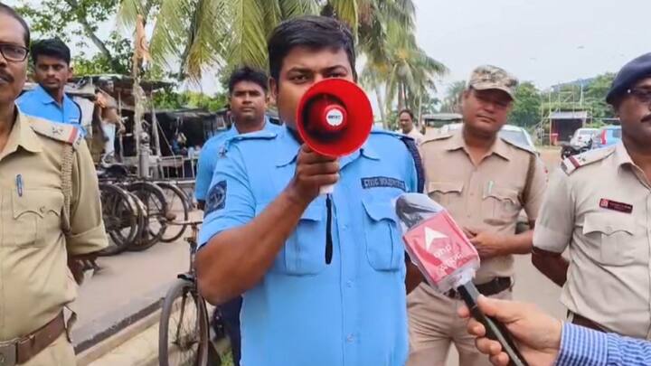 দুর্যোগের আশঙ্কা বাড়িয়ে ধেয়ে আসছে ঘূর্ণিঝড় 'দানা'। ঘূর্ণিঝড় 'দানা' নিয়ে আগেই লাল সতর্কতা জারি করেছে আবহাওয়া দফতর।