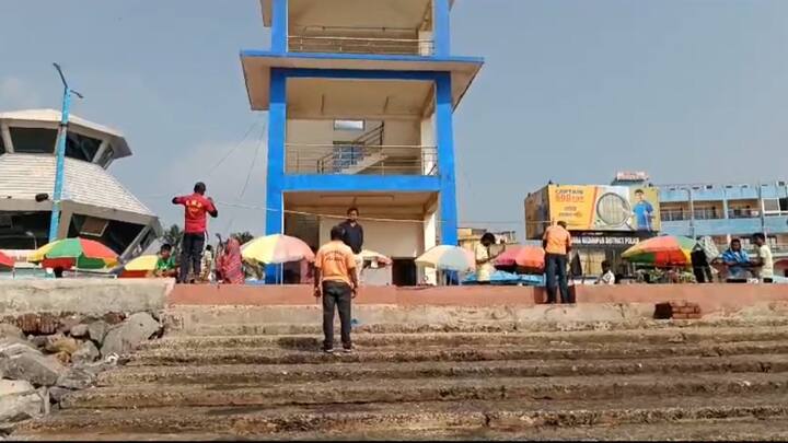 শুক্রবার রাজ্যের কলকাতা, হাওড়া, হুগলি, উত্তর ২৪ পরগনা, পুরুলিয়া, বাঁকুড়ায় কমলা সতর্কতা জারি করেছে হাওয়া অফিস।