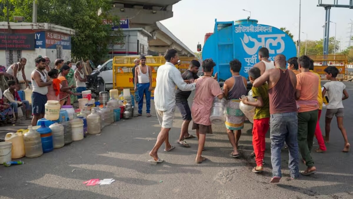 Delhi Water Supply: दिल्ली के इन इलाकों में इतने घंटे तक नहीं होगी वाटर सप्लाई, सावधानी से खर्च करें पानी