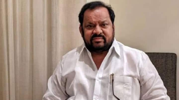 शिवसेना शिंदे यांच्या पक्षातील शहाजी बापू पाटील हे गत निवडणुकीत 768 मतांनी विजयी झाले होते. यंदा त्यांना शिवसेनेकडून तिकीट देण्यात आलं आहे. सांगोला मतदारसंघातून ते मैदानात आहेत.